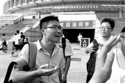 32歲“考霸”談考進清華:否認不斷高考有獎勵(圖)