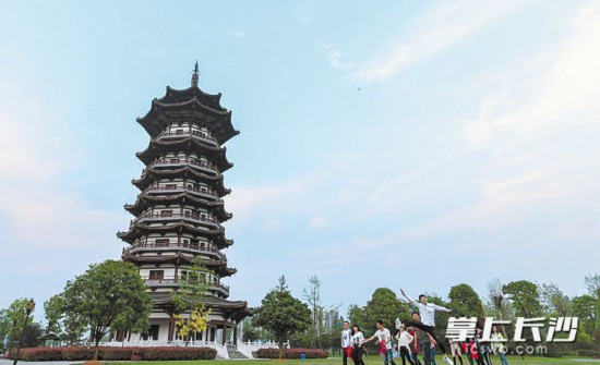 如今,兩型已成為長沙鮮明的標簽、名片和人民群眾共享的發展成果。圖為生態優美的洋湖濕地公園。 長沙晚報記者 鄒麟 攝